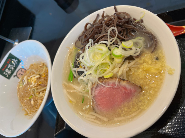 「豚骨キクラゲタンメン+チャーハン」@湯菜坊の写真