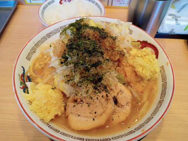 「小ラーメン¥900 ライス¥100」@ラーメン豚山 与野本町店の写真