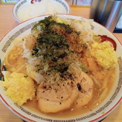 小ラーメン¥900 ライス¥100