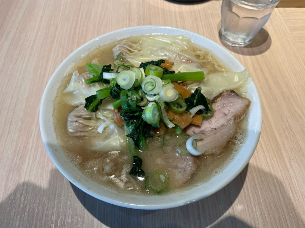 「ワンタン麺(塩)大盛¥1,300」@桜上水 船越の写真