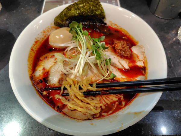 「肉辛そば(ぶち辛★★★)·味玉·白飯」@麺屋どうげんぼうずの写真