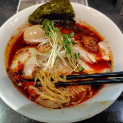 肉辛そば(ぶち辛★★★)·味玉·白飯