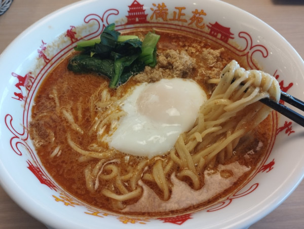 「満正苑の担々麺（1,480）」@中國料理 満正苑 鹿児島空港店の写真