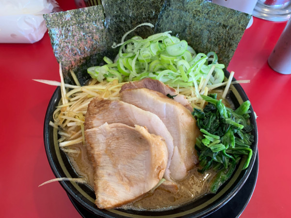 「白ネギラーメン」@家系ラーメン 王道 神道家の写真