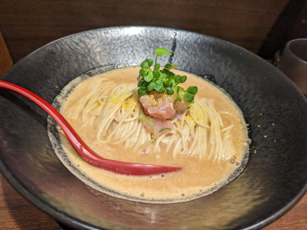 「【限定】桜海老と真鯛の春色そば」@寿製麺 よしかわ 西台駅前店の写真