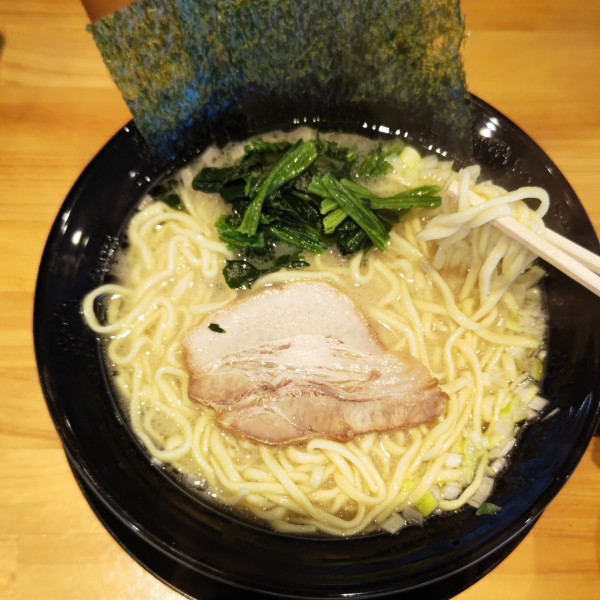 「塩ラーメン(820円)＋麺増し（サービス券）」@横浜家系ラーメン 飛龍家の写真