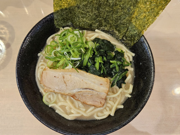 「とんこつ 塩ラーメン」@横浜家系ラーメン 梅田家の写真