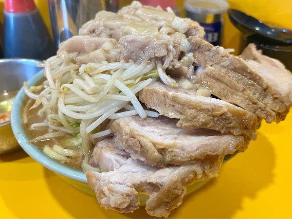 「限定エビーレン ブタ増し 玉ねぎたまご」@ラーメン二郎 八王子野猿街道店2の写真