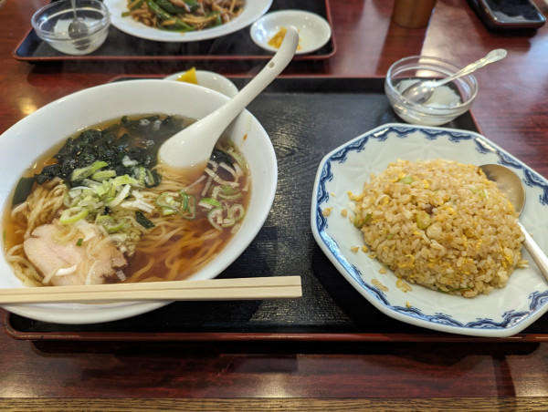 「ラーメンと半チャーハンのセット」@徳勝樓 三ノ輪店の写真
