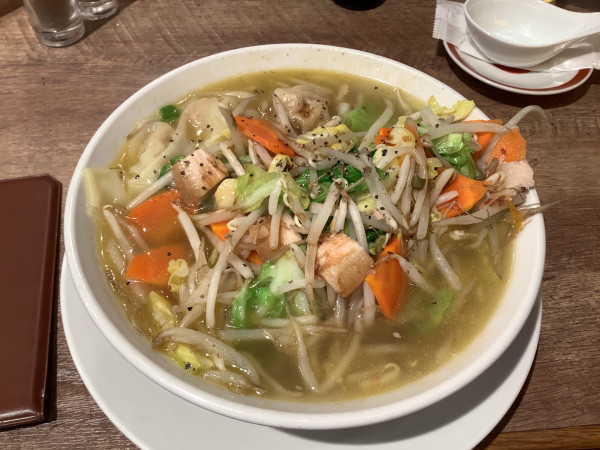 「春キャベツわんたんタンメン　900円」@広州市場 横浜ポルタ店の写真