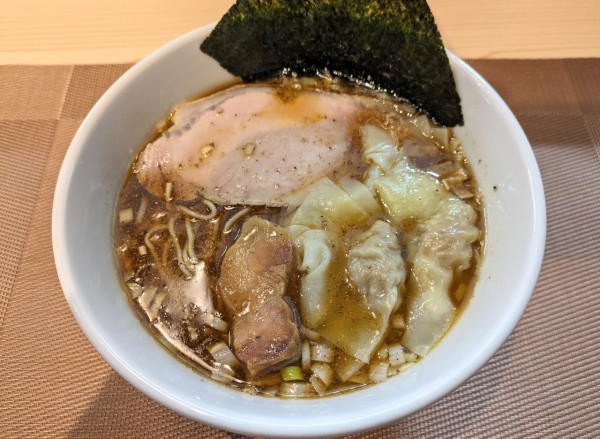 「鶏と煮干し 醤油，ワンタン   1050円」@麺屋 い志だの写真