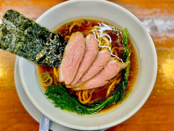 「和出汁と鴨手もみそば（醤油）1,100円」@会津ばんだいらーめん 伊勢崎店の写真