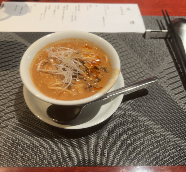 「濃厚胡麻担々めん」@中華割烹 わらじんの写真