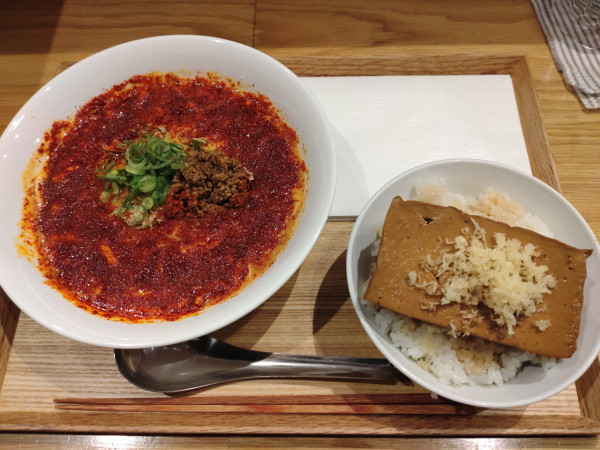 「豆腐白湯麺・辛 豆腐めしに変更（＋３３０円）＝１４３０円」@豆富食堂の写真