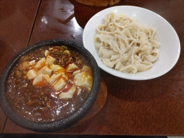 「頂点石焼麻辣刀削麺・中辛」@本格中華料理 味覚の写真