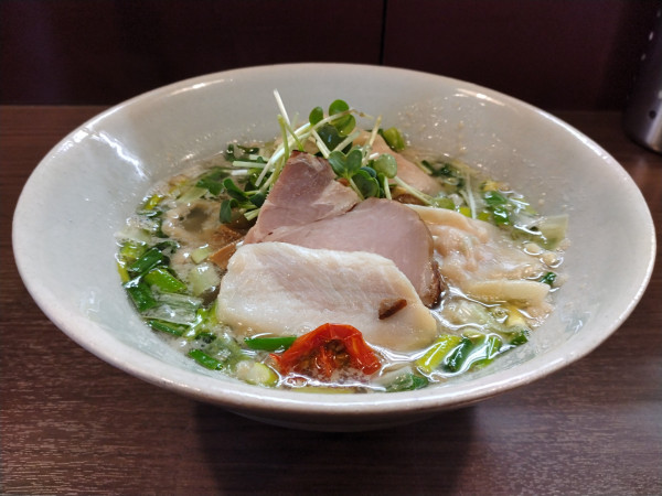 「塩雲呑（手揉み麺）」@麦づらの写真