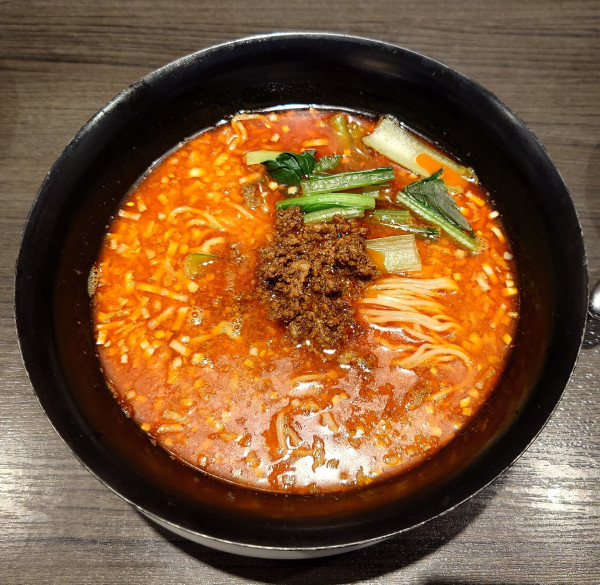 「担々麺(1500円)」@四川飯店 池袋店の写真