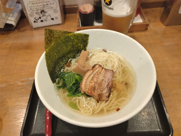 「旨塩ラーメン 生ビールセット¥1150-」@らぅ麺 ガラ喰楽学校 大宮店の写真