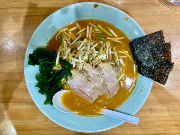 「サッポロ赤星 → 青唐辛子ラーメン ネギ キムチ」@ラーメン関口の写真