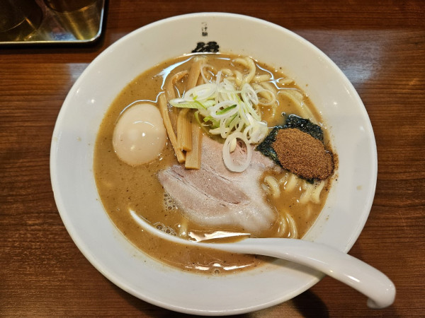 「味玉ラーメン」@つけ麺 紋次郎 大阪駅前第二ビル店の写真