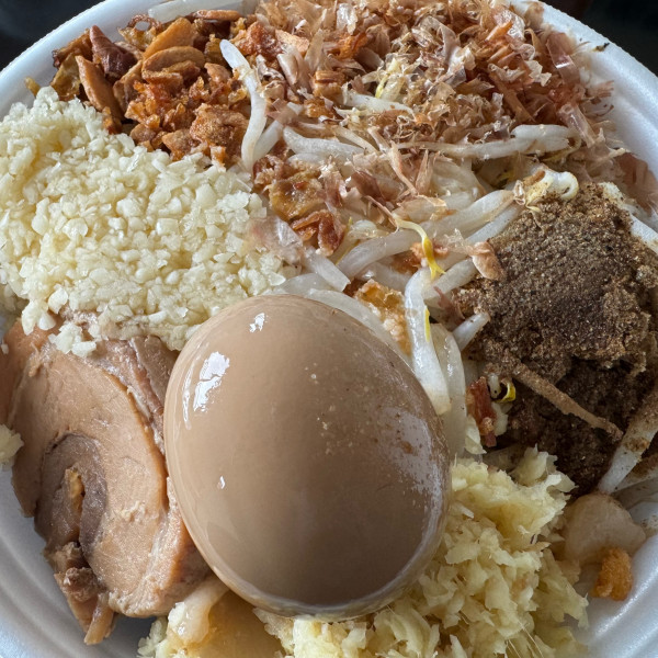 「まぜそば＋味玉」@ボディブローの写真