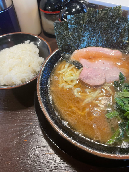 「ラーメン 並 無限ライス」@西池袋 皇綱家 三鷹大沢店の写真