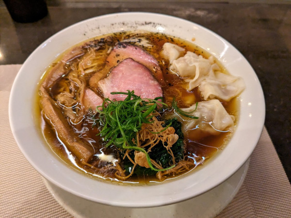 「醤油雲呑麺1300円」@MENSHOの写真