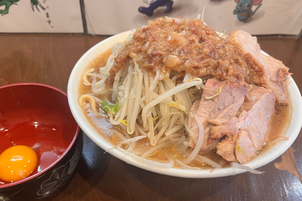 「小ラーメン+生たまご」@麺屋 歩夢の写真