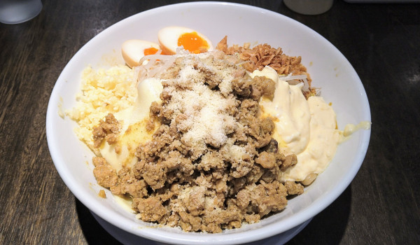 「【限定】自家製タルタルのドライカレーまぜそば＋チーズ」@豚仙人 藤沢店の写真