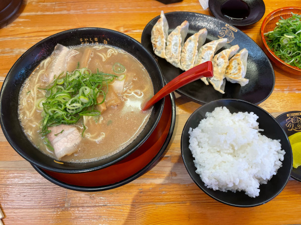 「ラーメン　餃子セット」@うま屋ラーメン 豊田浄水店の写真