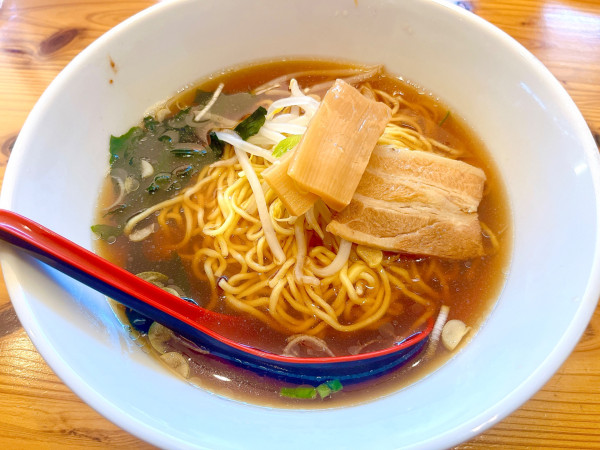 「醤油ラーメン（550円）」@万聚園の写真