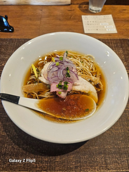 「鶏と水」@蜂と蝶の写真