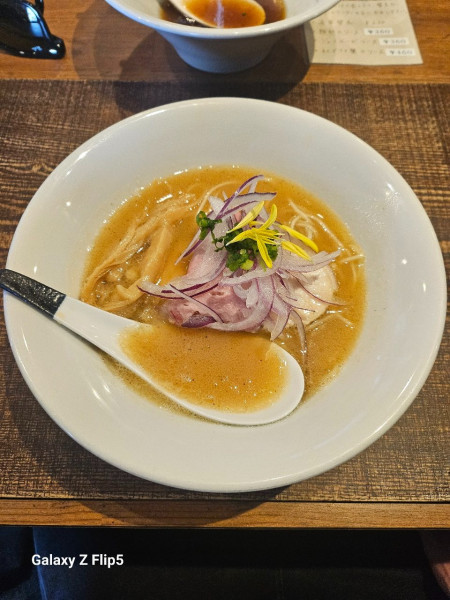 「鶏と水(濃厚)」@蜂と蝶の写真