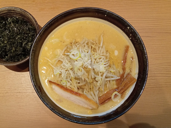 「味噌ラーメン(並)+ 岩のり」@味噌らーめん いと井 横浜西口店の写真