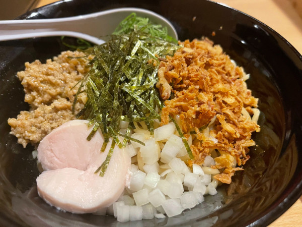 「焼きあごまぜそば」@濃厚鶏SOBA 麺 THE KUROの写真