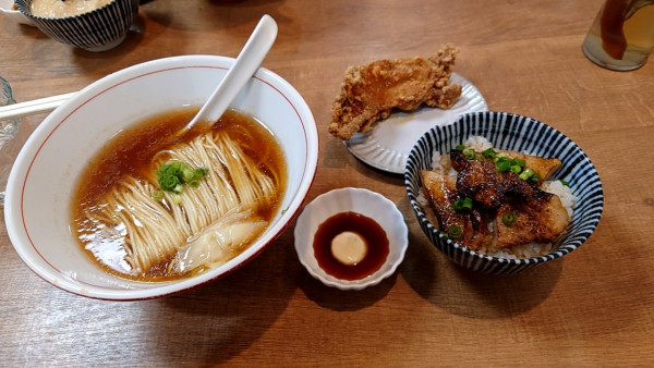 「かけ＋豚めし＋からあげ」@らぁ麺 ここんの写真