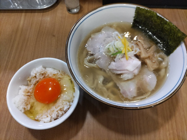 「塩ラーメン+玉子かけごはん」@MENクライの写真