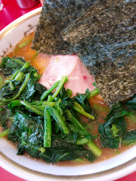 「チャーシューメン・国産生ほうれん草増し」@ラーメン濱野家の写真