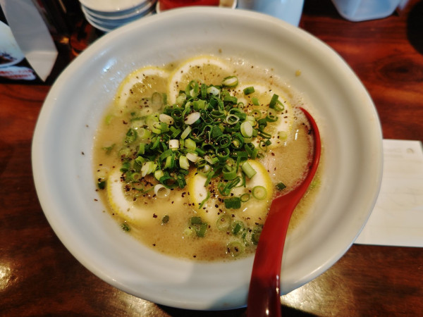 「レモンとんこつらーめん」@麺也オールウェイズ 長与店の写真
