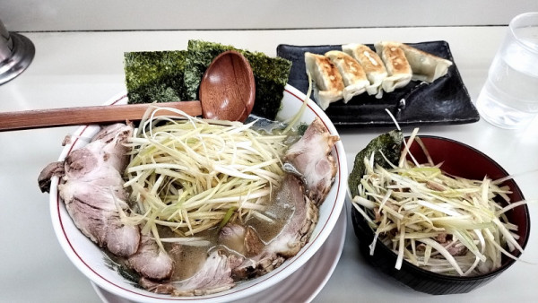 「ネギシャーシュー麺＋ネギ丼＋餃子」@ラーメンショップ 希望ヶ丘店の写真