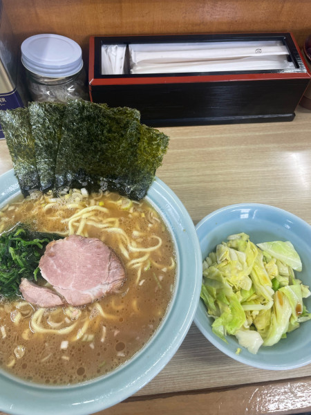 「味玉らーめん中　味付キャベツ」@奥津家の写真