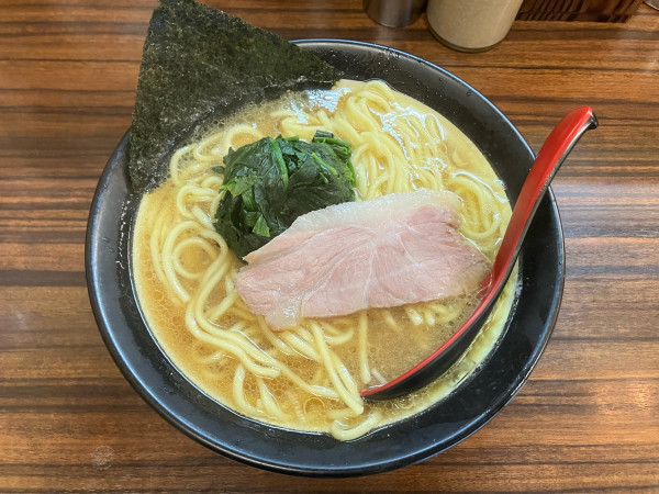 「豚骨醤油ラーメン 大盛(780円＋100円)」@豚骨醤油らーめん 誠屋 池尻店の写真
