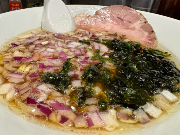 「淡麗＋ネギ増し」@麺や べらぼうの写真