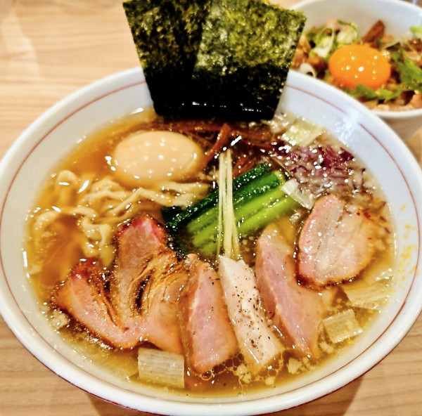 「特製手揉み中華そば(塩)＋吊るし焼き豚ご飯」@麺処 にし尾の写真