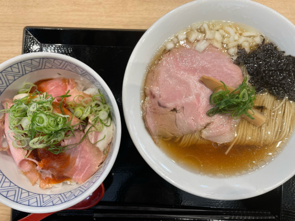 「牡蠣らーめん　ローストビーフ丼」@中華そば よしかわ 三井アウトレットパーク入間店の写真