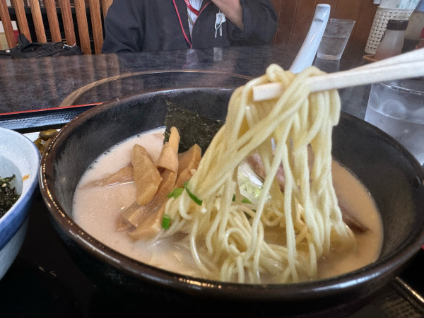 「豚骨ラーメン&のり飯950円」@食事処  いなかやの写真