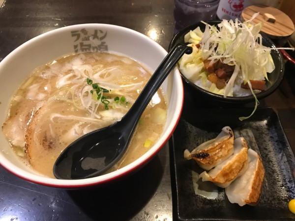 「ラーメン＋海鳴丼セット」@ラーメン海鳴 博多デイトス店の写真