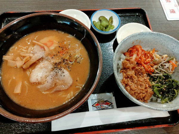 「味噌ラーメンとミニビビンバ丼」@まんぷく庵の写真
