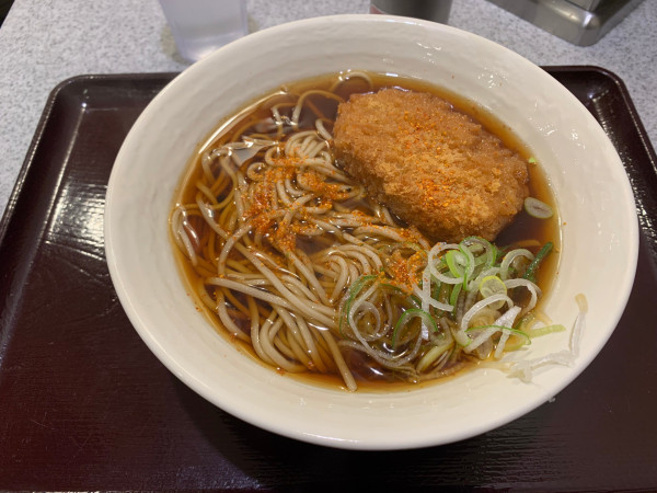 「コロッケそば 470円」@そば処 かめや 新橋店の写真