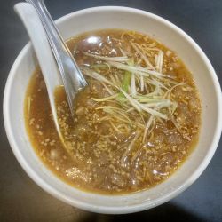 タンタン麺(麺半分)600円